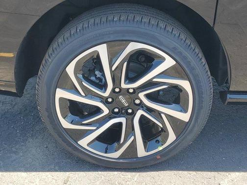 Infinite Black Metallic 2026 Lincoln Navigator L Black Label