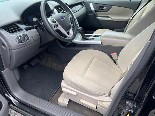 Tuxedo Black Metallic 2013 Ford Edge SE