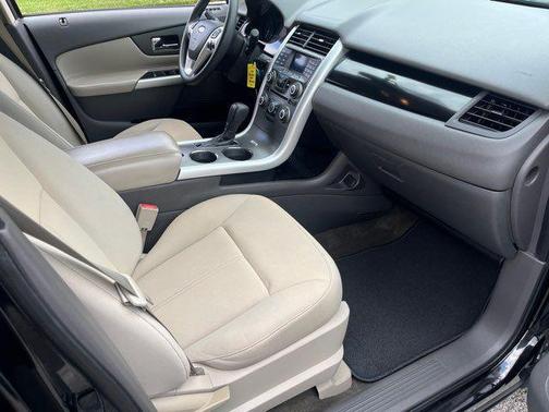 Tuxedo Black Metallic 2013 Ford Edge SE