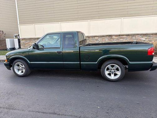 2003 Chevrolet S-10 Base