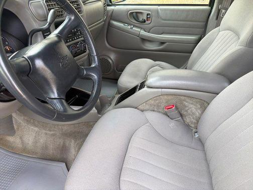 2003 Chevrolet S-10 Base