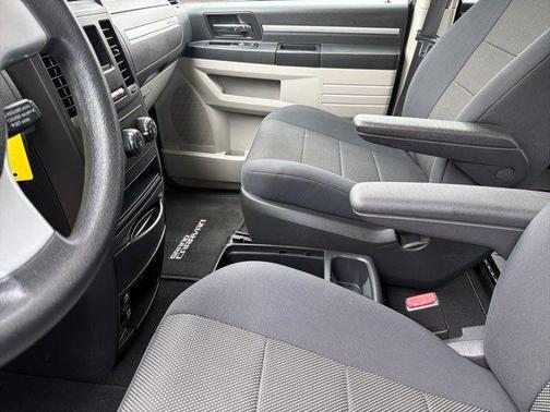 Gold 2009 Dodge Grand Caravan SE