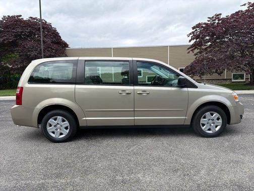 Gold 2009 Dodge Grand Caravan SE