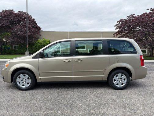 Gold 2009 Dodge Grand Caravan SE