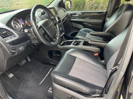 2014 Chrysler Town & Country S