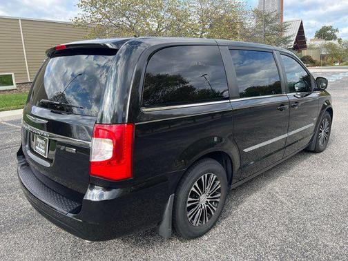2014 Chrysler Town & Country S