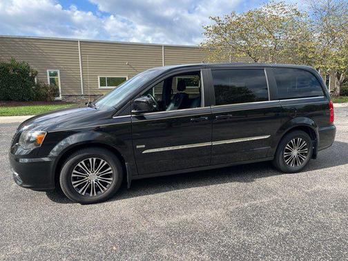 2014 Chrysler Town & Country S
