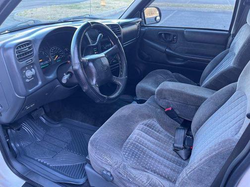 2001 Chevrolet S-10 Base