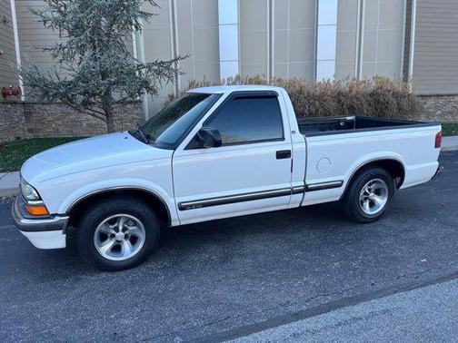 2001 Chevrolet S-10 Base