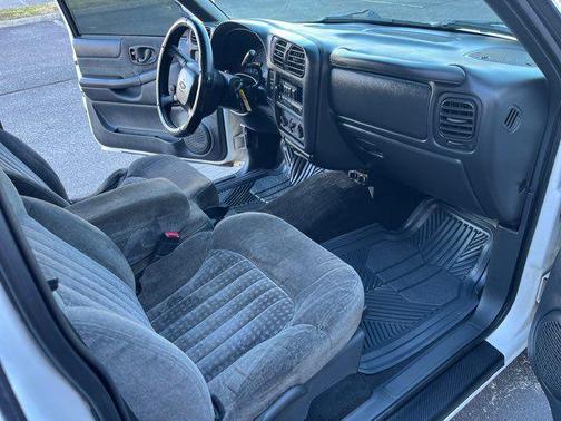 2001 Chevrolet S-10 Base