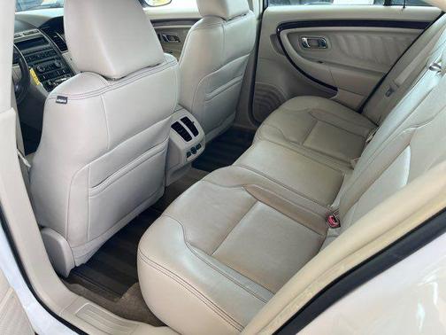 White 2012 Ford Taurus Limited V6