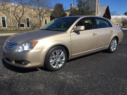 Photo 2 of 32 of 2008 Toyota Avalon XLS