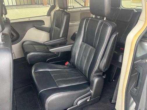 2013 Chrysler Town & Country Touring-L