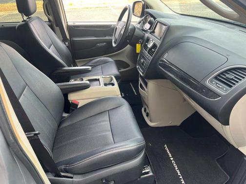 2013 Chrysler Town & Country Touring-L