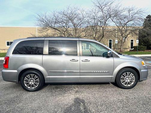 2013 Chrysler Town & Country Touring-L