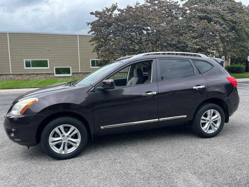 Burgundy 2013 Nissan Rogue SV