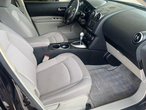 Burgundy 2013 Nissan Rogue SV