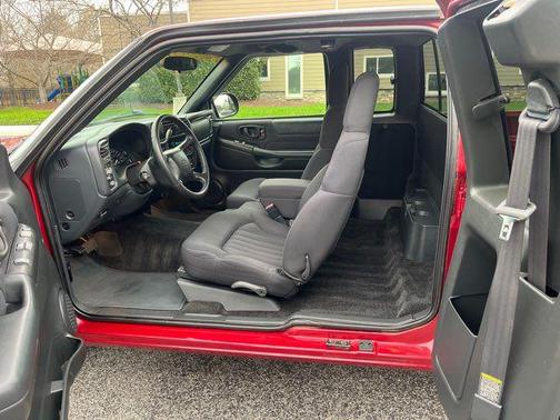 2003 Chevrolet S-10 Base