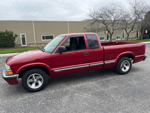 2003 Chevrolet S-10 Base