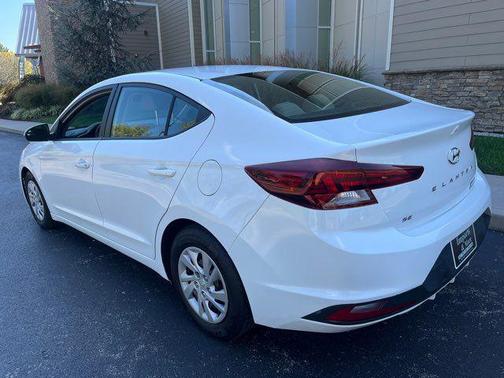 2019 Hyundai ELANTRA SE