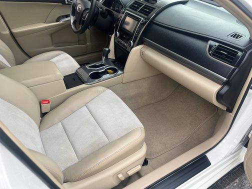 2012 Toyota Camry Hybrid XLE