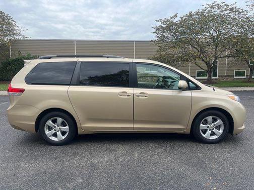 2011 Toyota Sienna LE