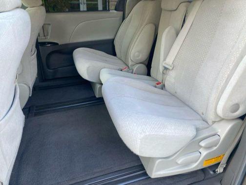 2011 Toyota Sienna LE