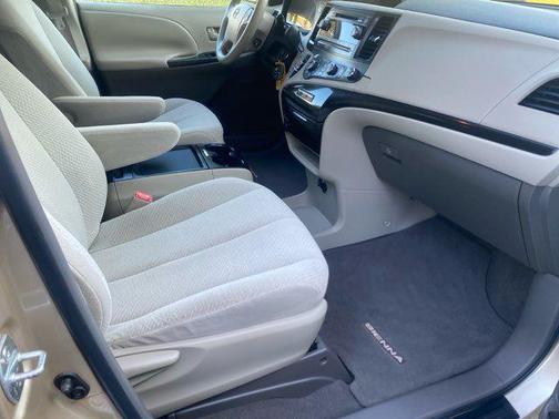 2011 Toyota Sienna LE
