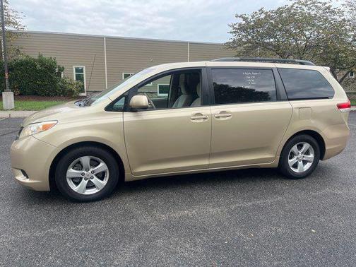 2011 Toyota Sienna LE