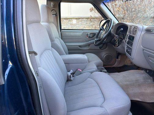 2003 Chevrolet S-10 Base