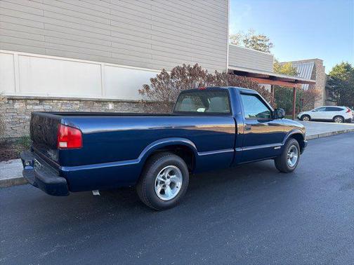 2003 Chevrolet S-10 Base