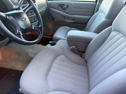 2003 Chevrolet S-10 Base