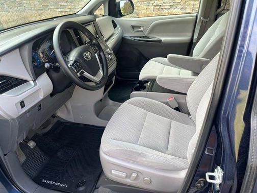 2018 Toyota Sienna LE