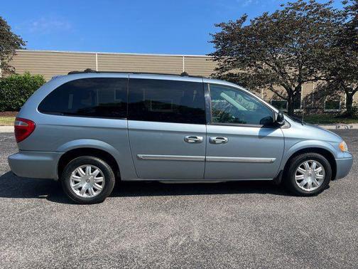 2005 Chrysler Town & Country Touring