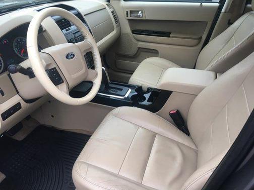 Photo 5 of 32 of 2010 Ford Escape Limited