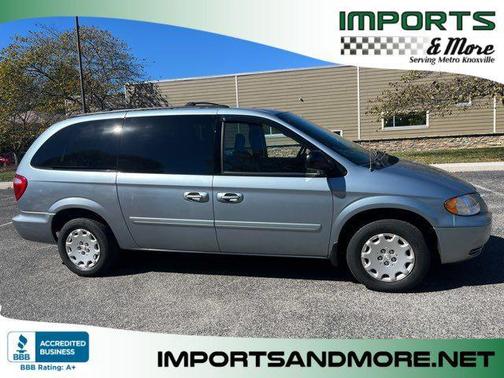2004 Chrysler Town & Country Base