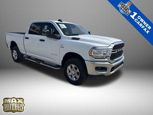 Bright White Clearcoat 2023 RAM 2500 Big Horn Crew Cab 4x4 6'4' Box
