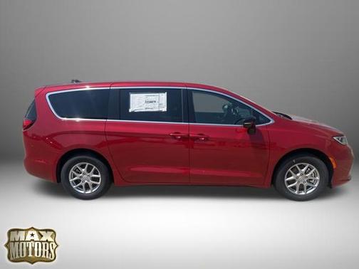 Red Hot Pearlcoat 2026 Chrysler Pacifica Select