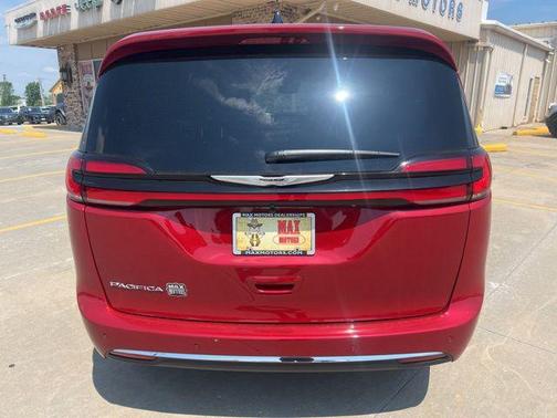 Red Hot Pearlcoat 2026 Chrysler Pacifica Select AWD