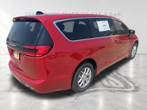 Red Hot Pearlcoat 2026 Chrysler Pacifica Select AWD
