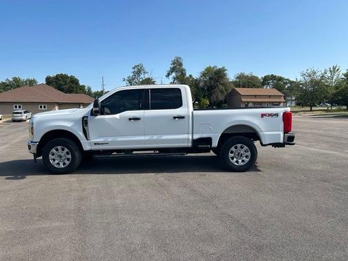 Oxford White 2024 Ford F-250 XLT