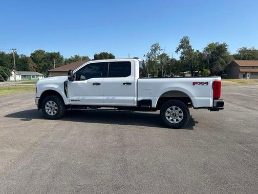 Oxford White 2024 Ford F-250 XLT