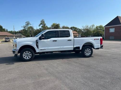Oxford White 2024 Ford F-250 XLT