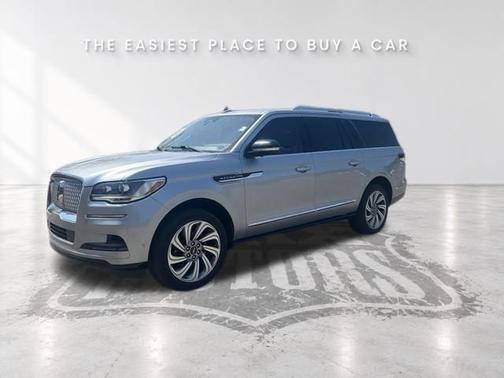 Silver Radiance Metallic Clearcoat 2023 Lincoln Navigator Reserve