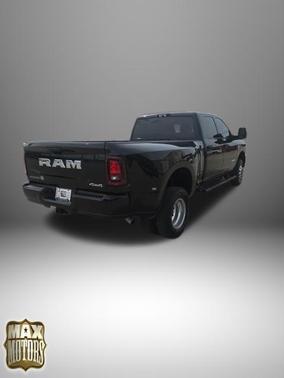 Diamond Black Crystal Pearlcoat 2026 RAM 3500 Big Horn Crew Cab 4x4 8' Box