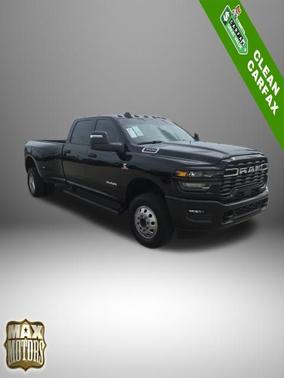 Diamond Black Crystal Pearlcoat 2026 RAM 3500 Big Horn