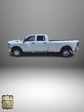 Bright White Clearcoat 2026 RAM 3500 Tradesman Crew Cab 4x4 8' Box