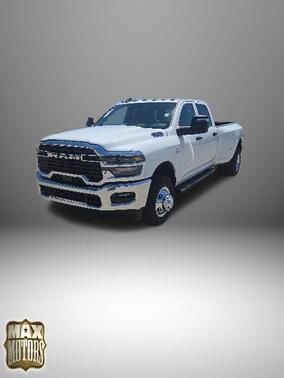 Bright White Clearcoat 2026 RAM 3500 Tradesman Crew Cab 4x4 8' Box