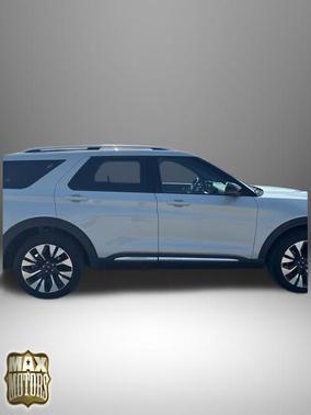 Space White Metallic 2025 Ford Explorer Platinum