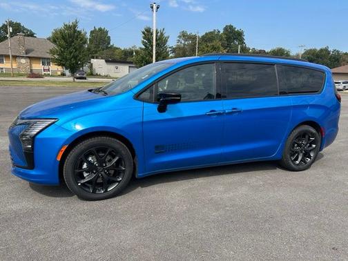 Hydro Blue Pearlcoat 2027 Chrysler Pacifica Select AWD